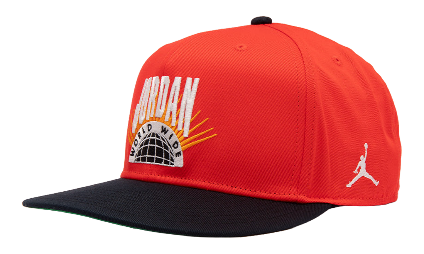 Jordan Essentials Pro Structured Flat Bill Hat Chile Red / Kelly Green / Sail IF3508 673