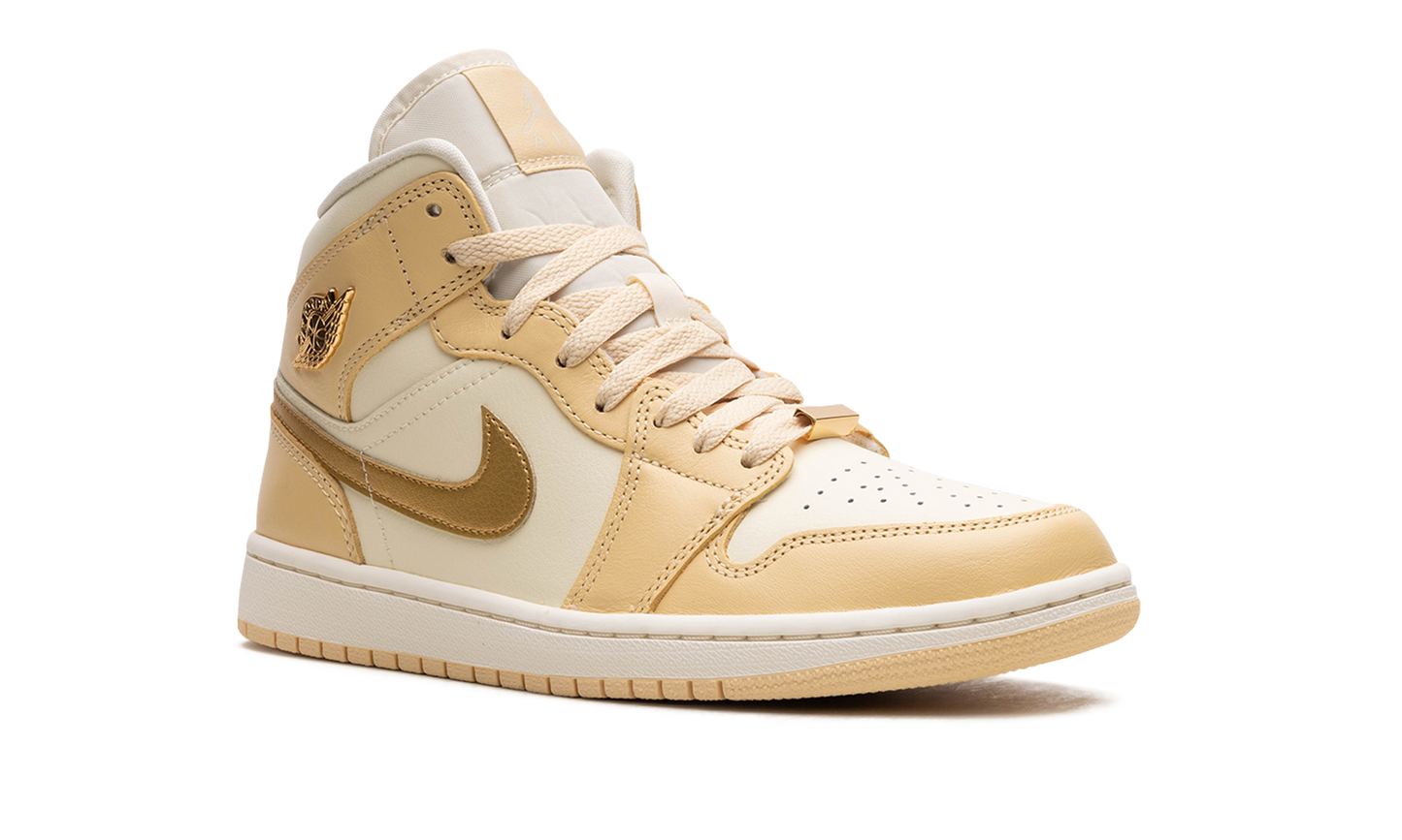 AIR JORDAN 1 MID WMNS Pale Vanilla FB9892 200