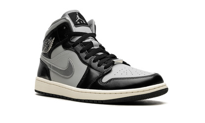AIR JORDAN 1 MID SE WMNS Black Chrome FB9892 002