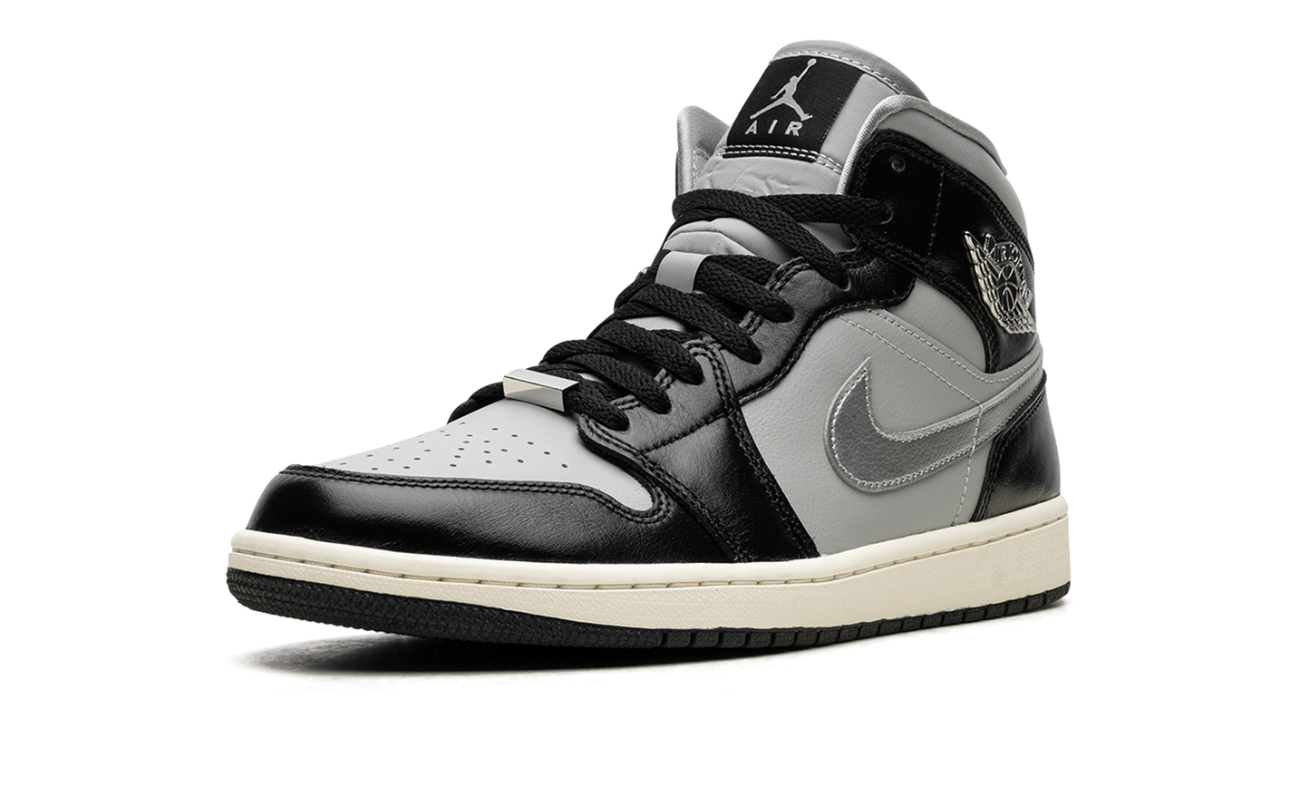 AIR JORDAN 1 MID SE WMNS Black Chrome FB9892 002