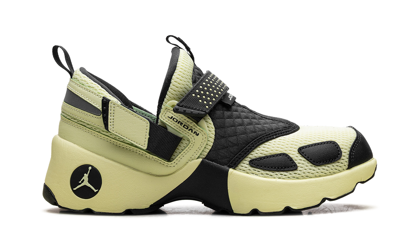 Jordan Trunner LX Luminous Green HQ2164 302