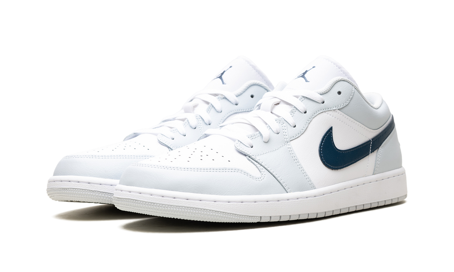 Air Jordan 1 Low Aura / Squadron Blue 553558 400