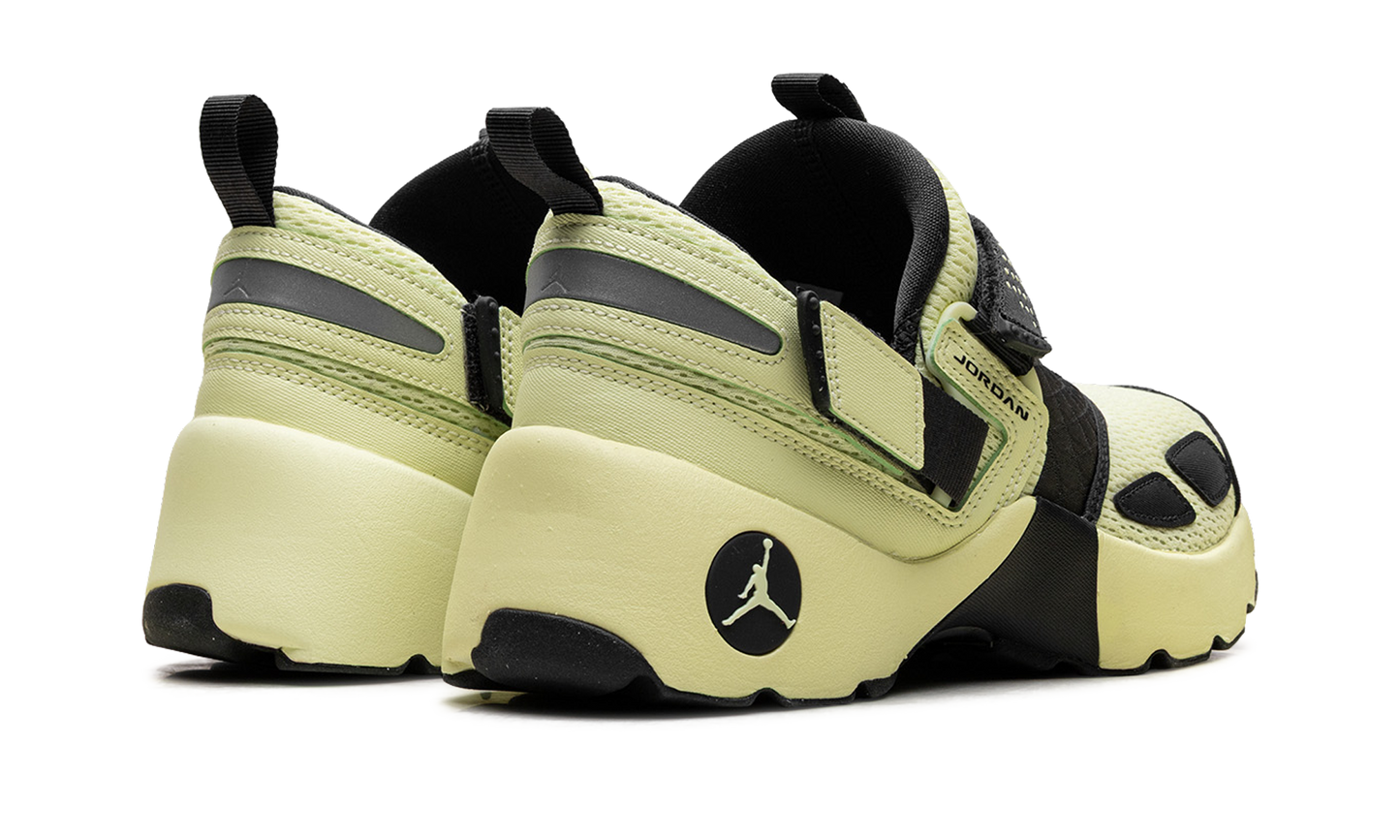 Jordan Trunner LX Luminous Green HQ2164 302