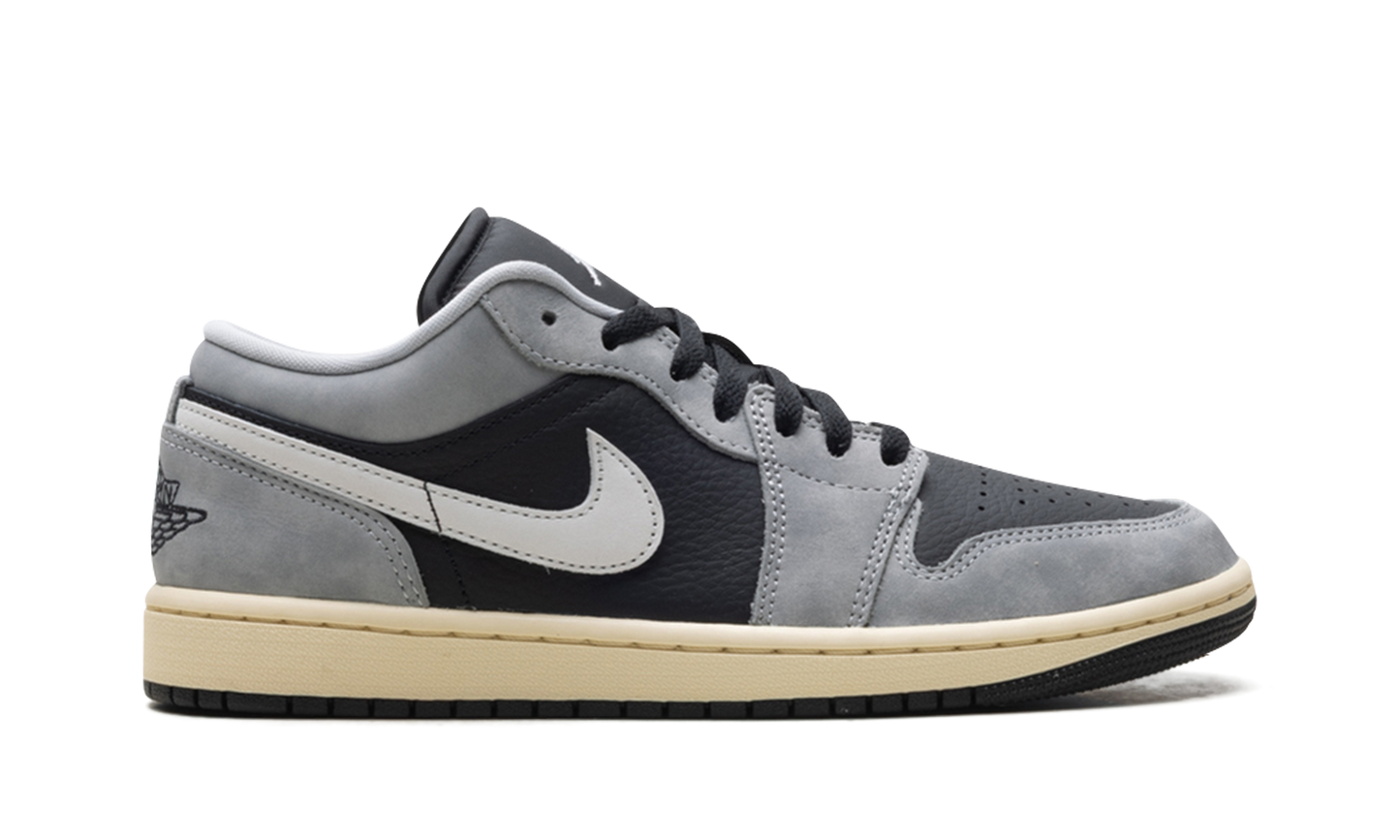 Air Jordan 1 Low SE Light Smoke Grey HQ2010 012