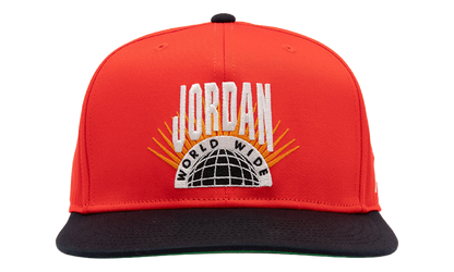 Jordan Essentials Pro Structured Flat Bill Hat Chile Red / Kelly Green / Sail IF3508 673