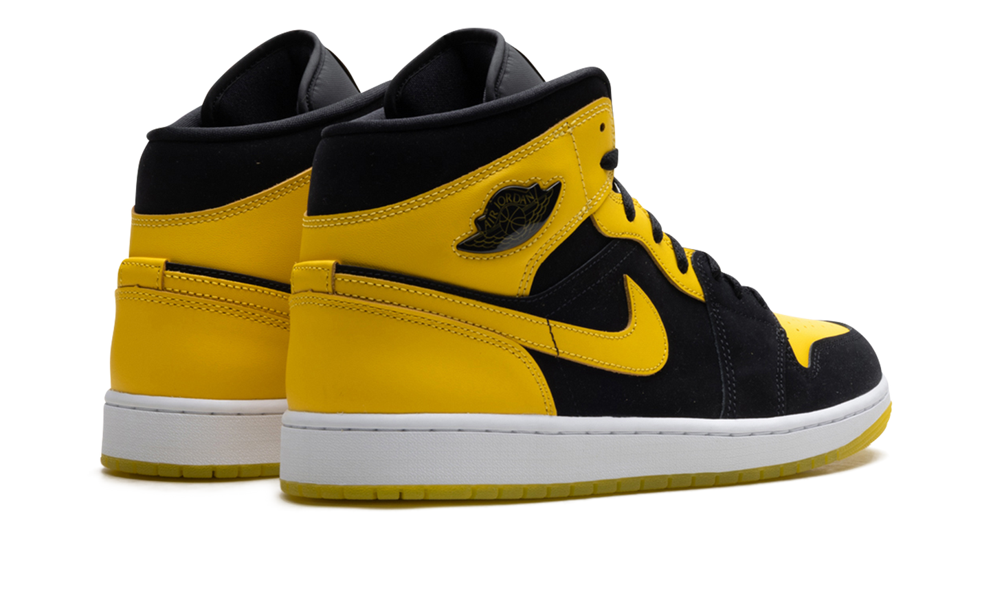 Air Jordan 1 Mid New Love HJ6654 071