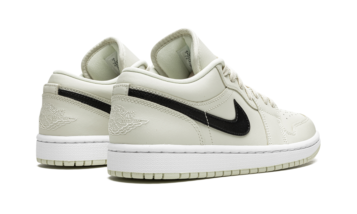 AIR JORDAN 1 LO WMNS Coconut Milk DC0774 121