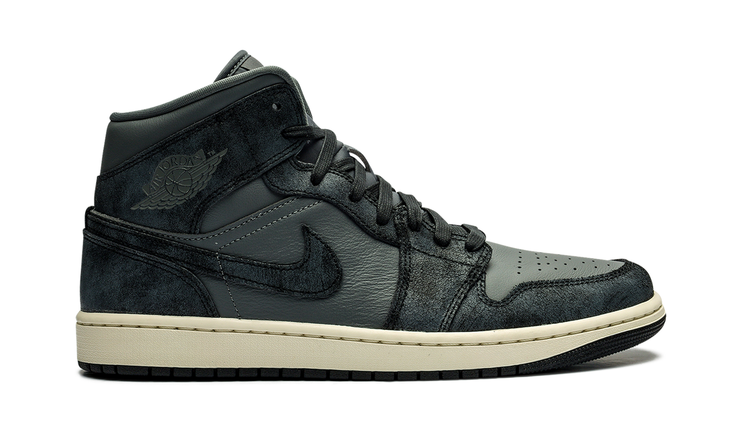 AIR JORDAN 1 MID WMNS DISTRESSED SMOKE GREY FJ3448 001