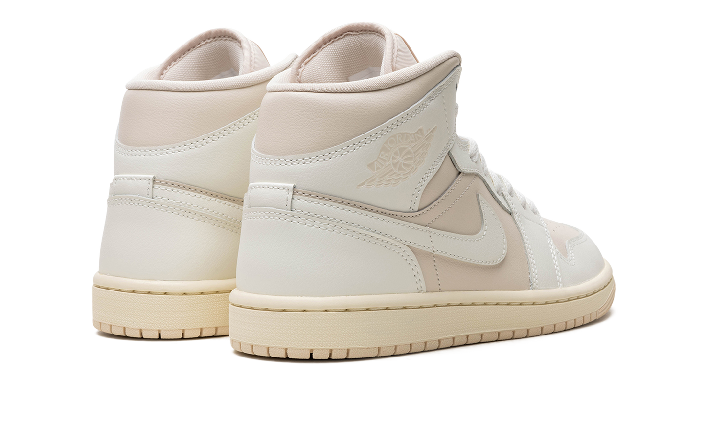 Air Jordan 1 WMNS White / Light Tan BQ6472 201