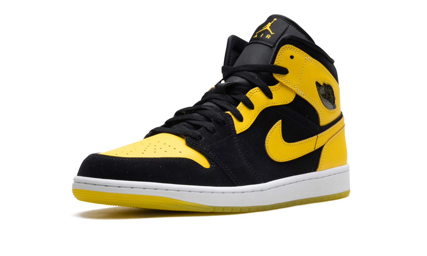 Air Jordan 1 Mid New Love HJ6654 071