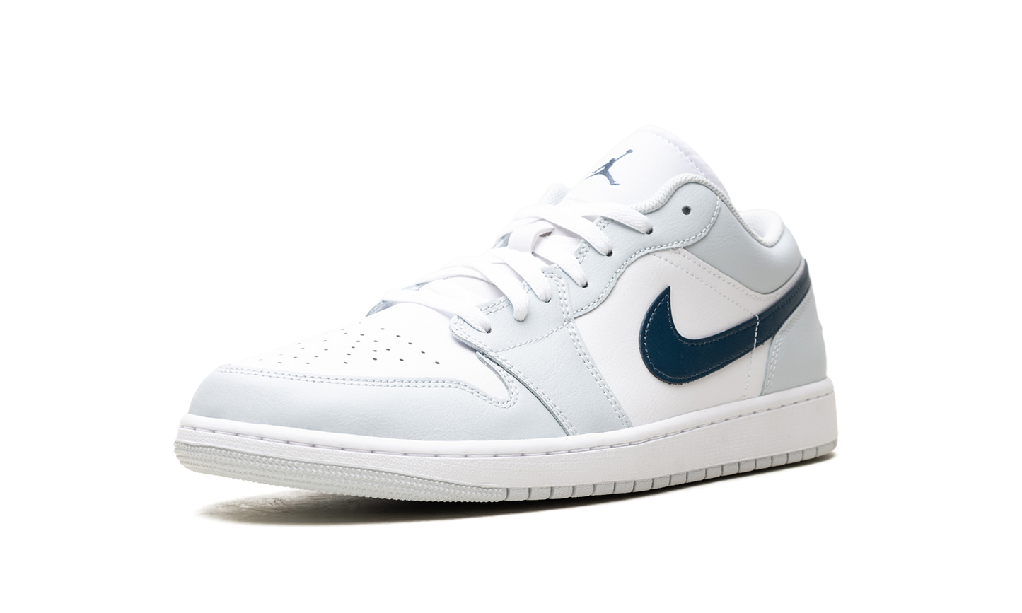 Air Jordan 1 Low Aura / Squadron Blue 553558 400