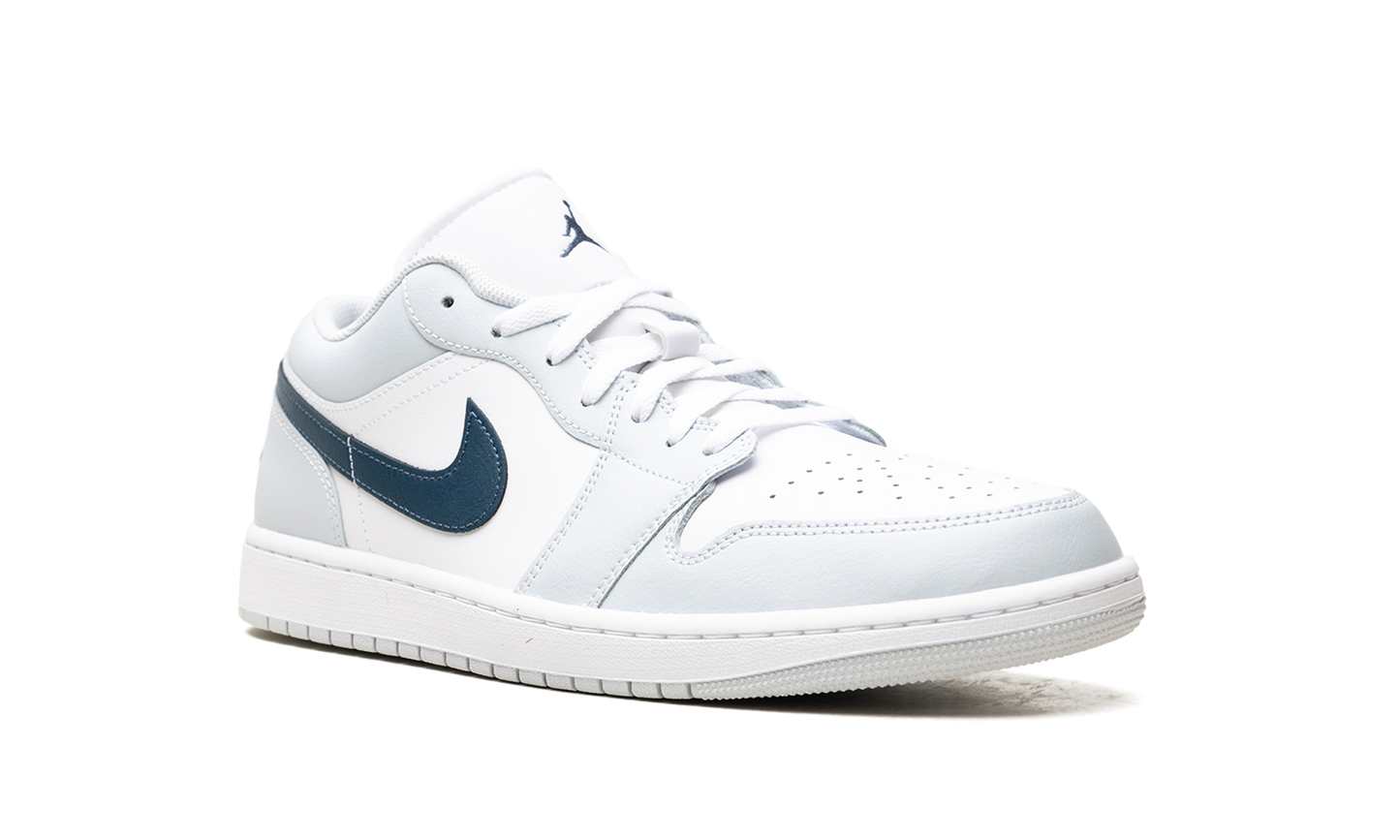 Air Jordan 1 Low Aura / Squadron Blue 553558 400
