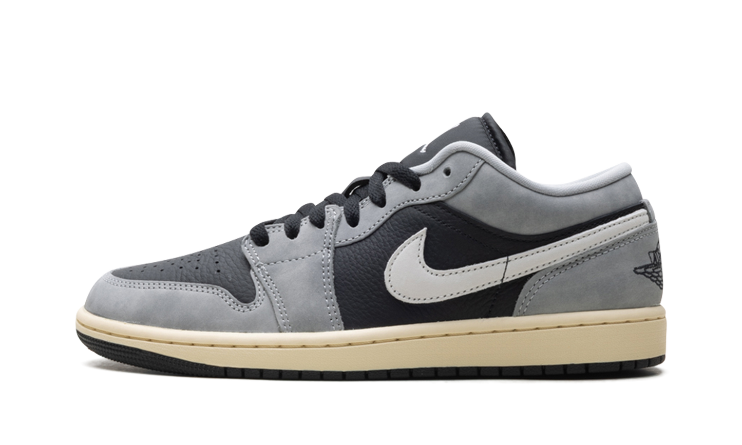 Air Jordan 1 Low SE Light Smoke Grey HQ2010 012