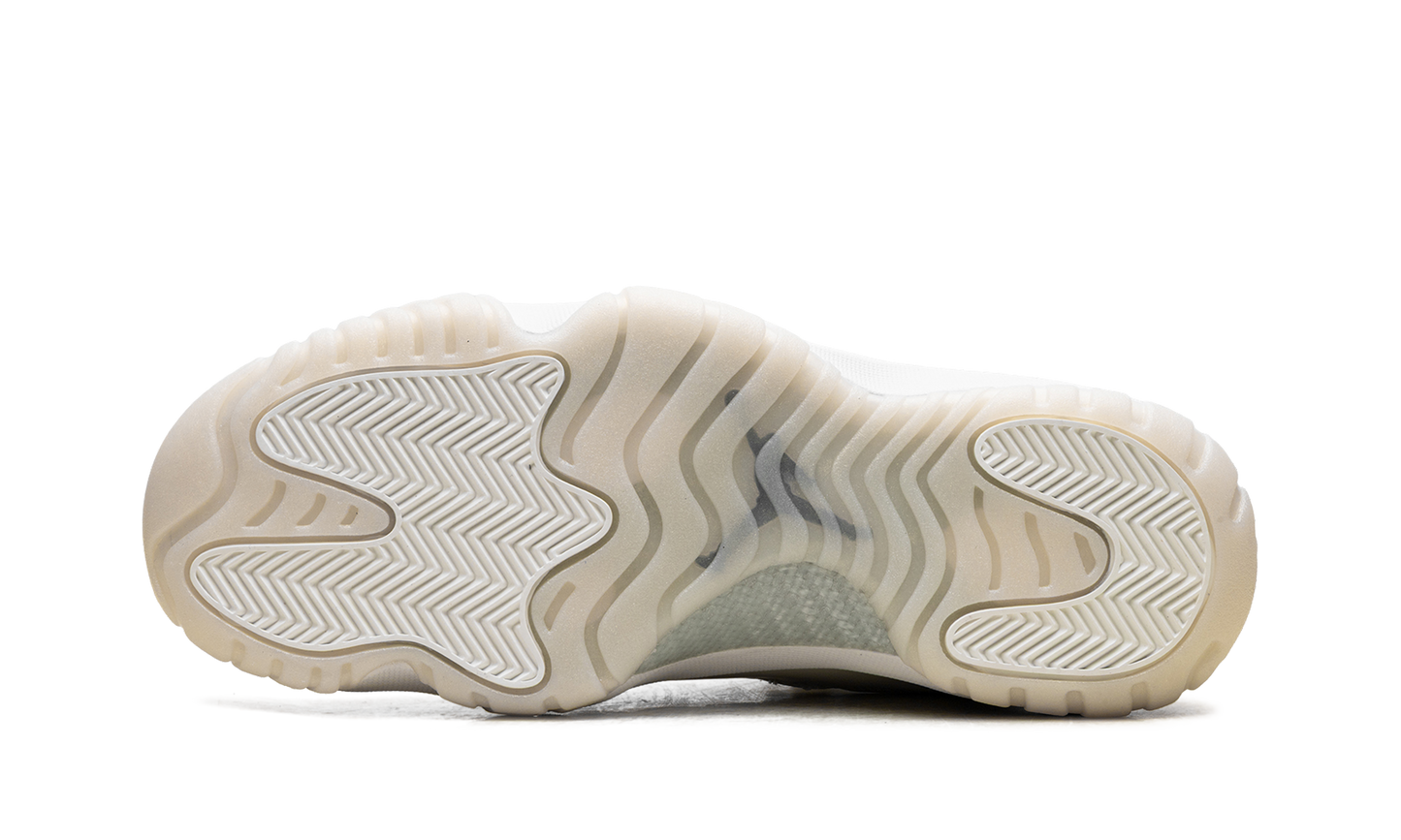 Air Jordan 11 WMNS Pearl AR0715 110