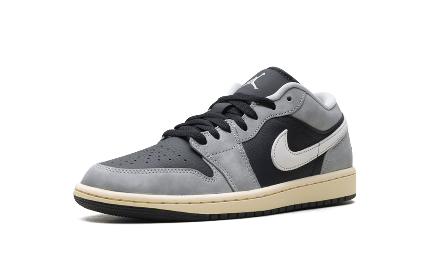 Air Jordan 1 Low SE Light Smoke Grey HQ2010 012