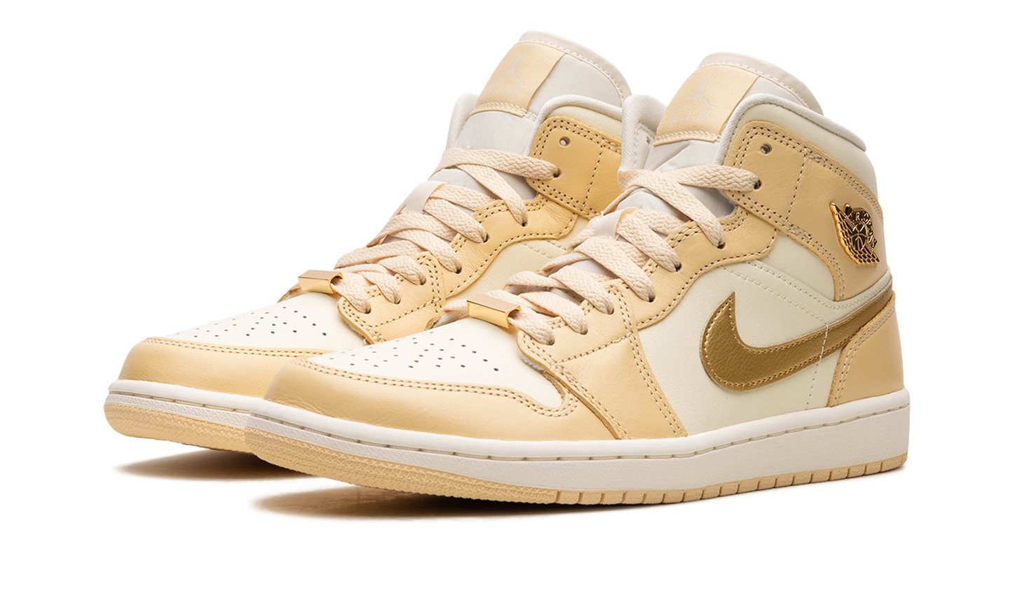 AIR JORDAN 1 MID WMNS Pale Vanilla FB9892 200