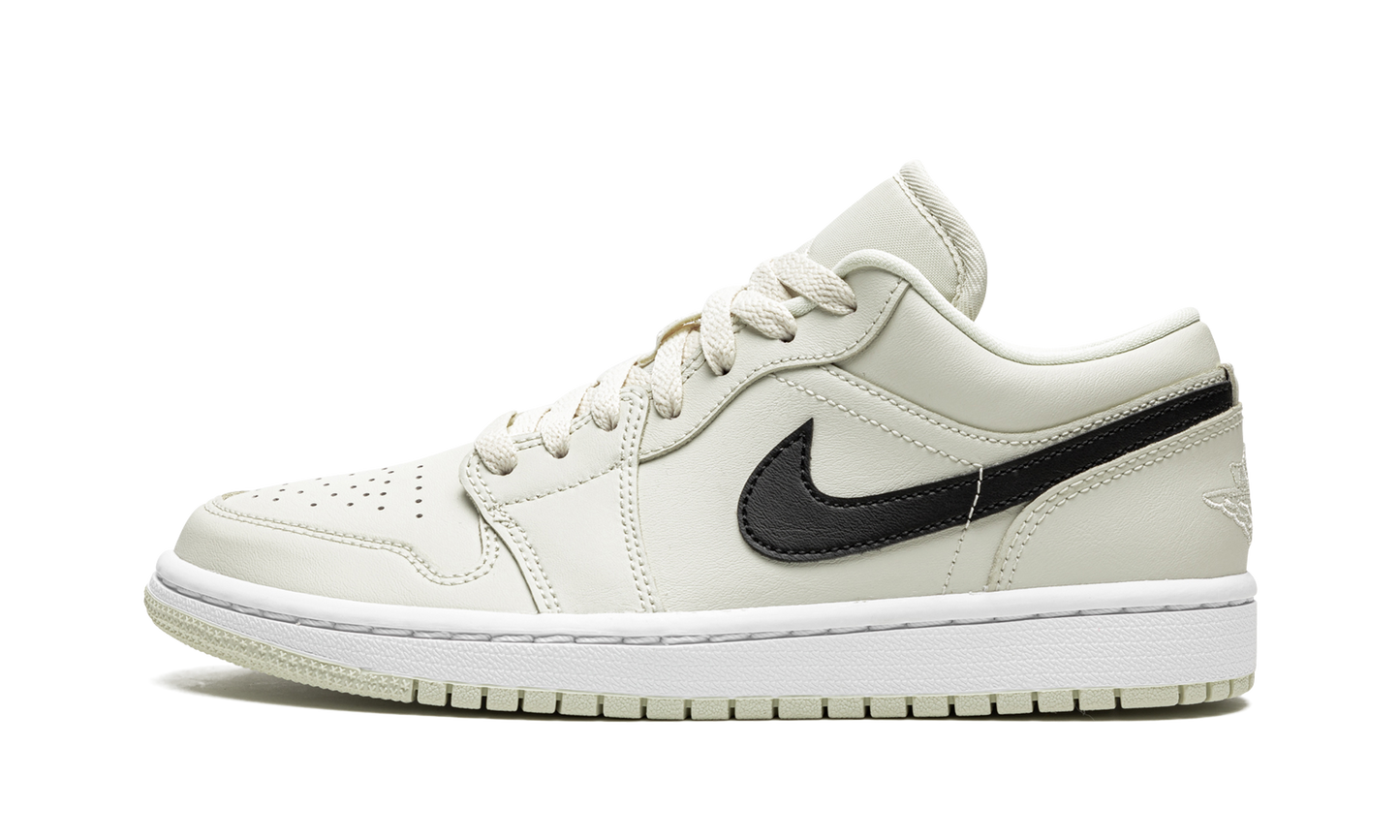 AIR JORDAN 1 LO WMNS Coconut Milk DC0774 121