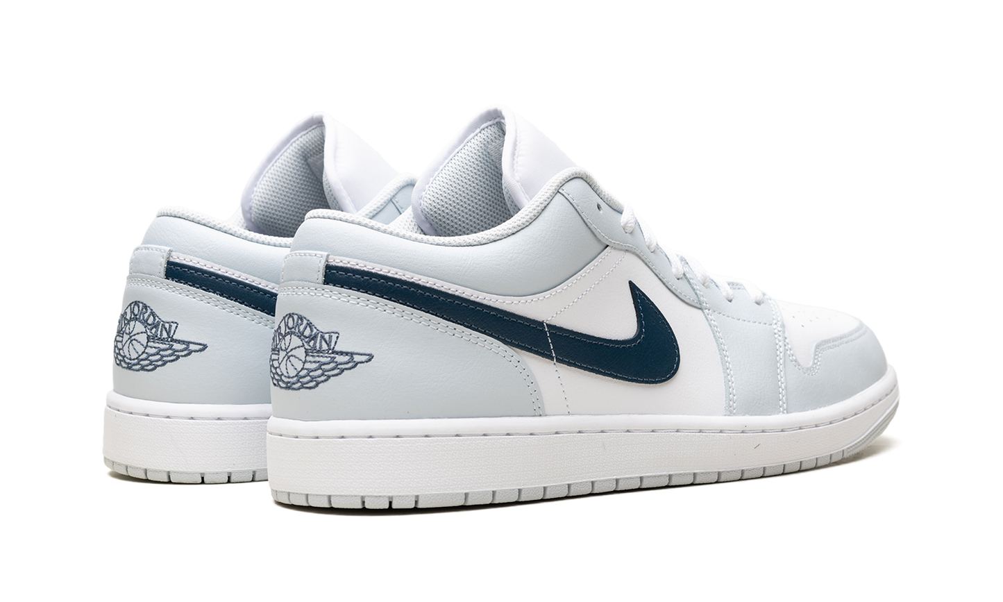Air Jordan 1 Low Aura / Squadron Blue 553558 400